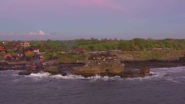 Sonnenuntergang Bali Insel Berühmte Bucht Überfüllt Touristentempel Komplex Luftpanorama Indonesien — Stockvideo