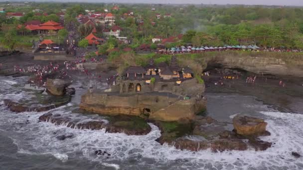 Gün Batımında Bali Adası Ünlü Körfezi Kalabalık Turist Tapınağı Kompleksi — Stok video