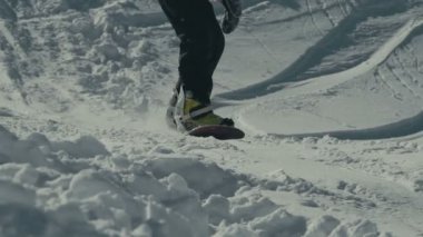 Snowboard sürmek 120fps yüksek hızda
