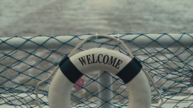 Raylar üzerinde slayt için aşırı kayakçı