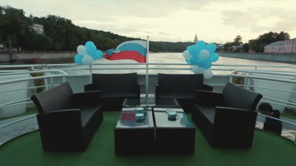 Het uitzicht vanaf de boot zeilen op de Moskou-rivier — Stockvideo