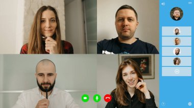 Çalışanların iş hakkında uzaktan konuştuğu bir video konferansında telekomünikasyon uygulamasının masaüstü bilgisayar ekranı görüntüsü. Çevrimiçi bir toplantıda çok ırklı bir iş ekibi