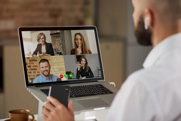 Back View Bald Male Employee Earphones Who Holding Phone Video — Stock Photo, Image