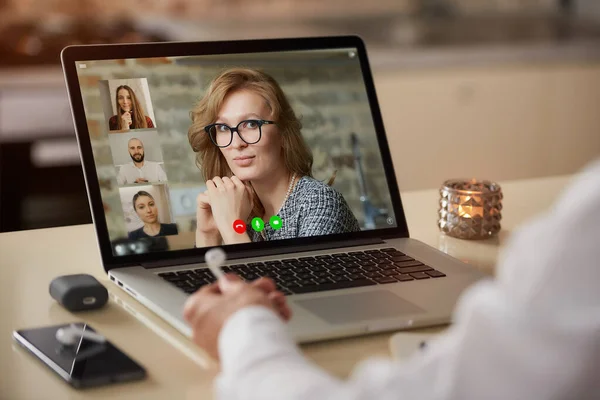 Eine Laptop Ansicht Der Telekommunikationsanwendung Während Eines Online Meetings Über — Stockfoto