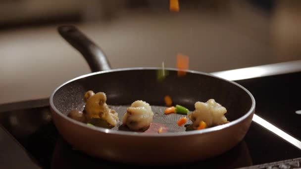 Close Video Hot Pan Frying Octopuses Vegetables Started Fall — Stock Video