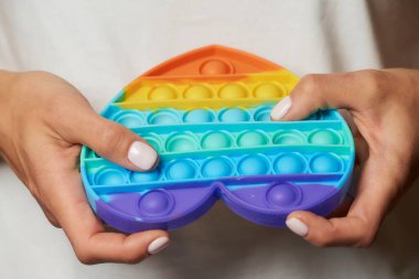 Sabit duran bir oyuncağın yakın plan fotoğrafı 