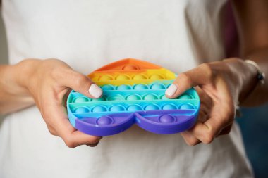 Sabit duran bir oyuncağın yakın plan fotoğrafı 