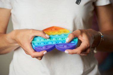 Sabit duran bir oyuncağın yakın plan fotoğrafı 