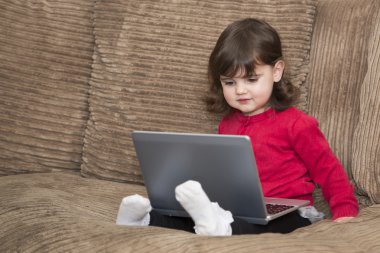 Laptop tur ile genç kız