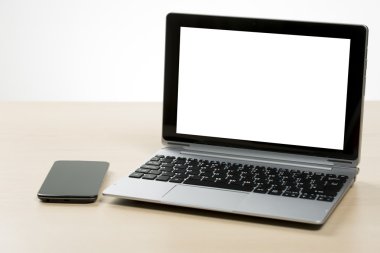 Laptop ve smartphone önden görünümü