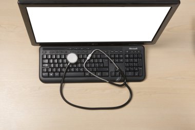 Dotors Pc klavye üzerinde stetoskop ile