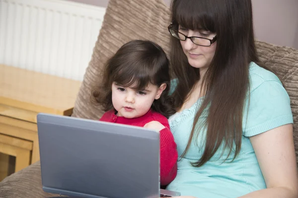 Genç aile Online arıyorsunuz