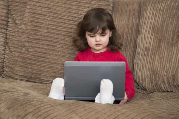 Kucak tepe seyir spfa üzerinde yürümeye başlayan çocuk