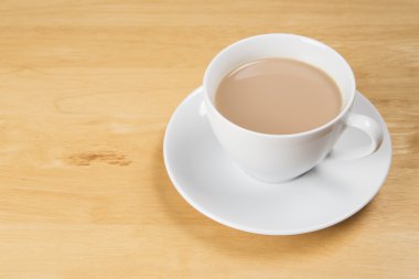 Bir fincan çay iç.