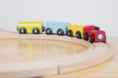 Tahta tren bir viraj olacak ayarla