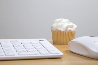 Çalışmak için bir pasta getirmek gün