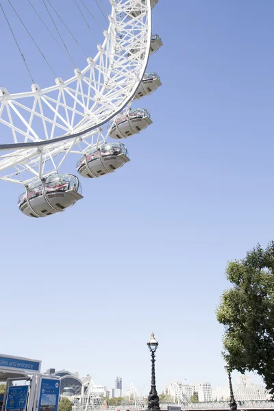 Patrząc na Coca cola London Eye — Zdjęcie stockowe