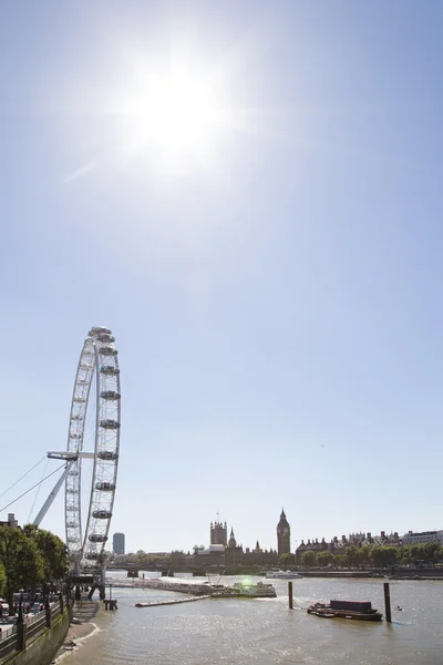 London, Wielka Brytania - sierpień 12, 2016. Atrakcje turystyczne w South Bank, Londo — Zdjęcie stockowe