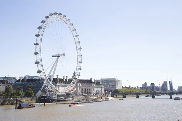 Coca cola London eye met Westminster bridge. — Stockfoto