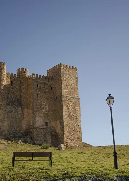 Siguenza slott med lyktstolpe — Stockfoto