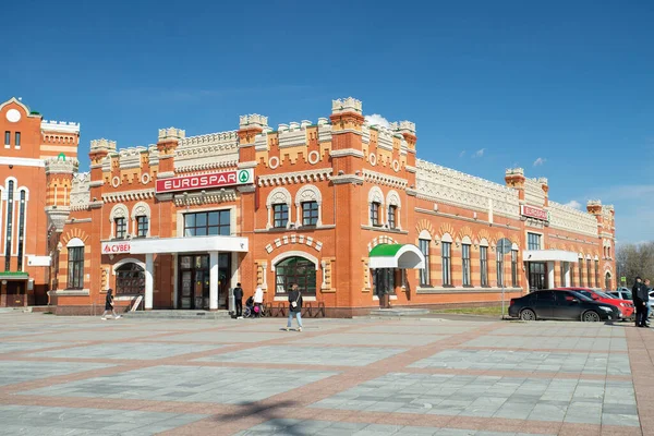 Yoshkar Ola Rússia Abril 2021 Edifícios Supermercado Fundo Azul Céu — Fotografia de Stock