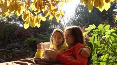 Kafkasya eteklerinde sonbahar doğanın parlak renkler.