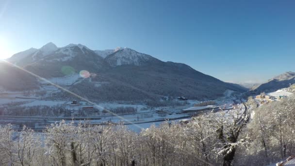 De ochtend kwam naar de vallei van het resort. Timelapse. — Stockvideo