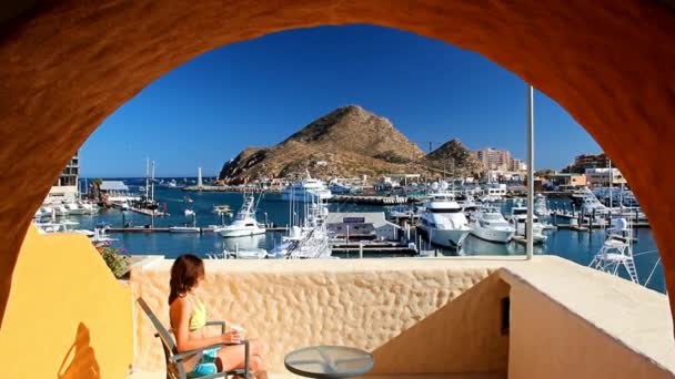 Vistas panorámicas desde el balcón del hotel en el puerto de Cabo San Lucas. México. . — Vídeo de stock