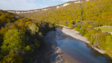 Sonbahar. Kafkas Doğa Koruma Alanının çevresi.
