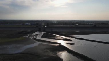 Sonbahar. Sığ Krasnodar rezervuarı.