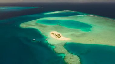 Maldivler 'in Guraidhoo adası ve çevresi.
