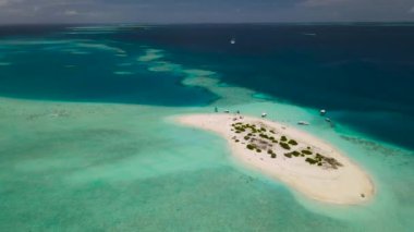 Maldivler 'in Guraidhoo adası ve çevresi.