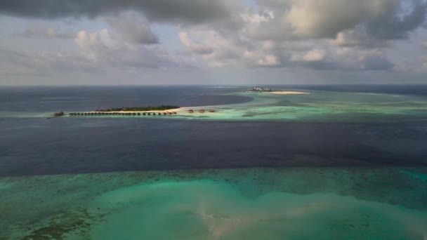 グライドー島とその周辺のモルディブの島 — ストック動画