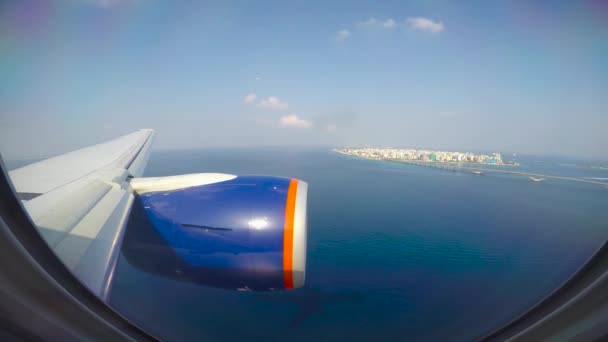 Lentää Lentokoneella Malediivien Yllä — kuvapankkivideo