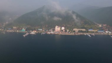 Listvyanka köyü Baykal Gölü 'nün kapısıdır..