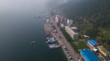 Listvyanka köyü Baykal Gölü 'nün kapısıdır..