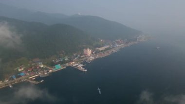 Listvyanka köyü Baykal Gölü 'nün kapısıdır..