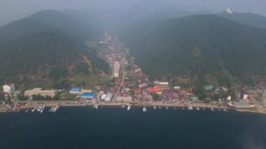 Listvyanka köyü Baykal Gölü 'nün kapısıdır..