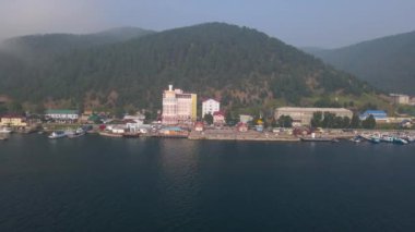 Listvyanka köyü Baykal Gölü 'nün kapısıdır..