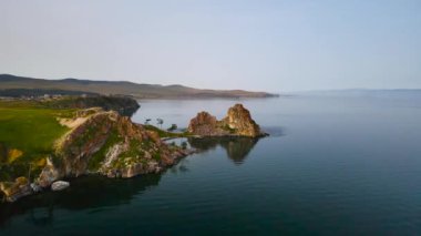 Burhan Burkhan Burnu 'ndaki Şamanka Kayası. Baykal Gölü 'ne bir gezi.