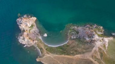 Burhan Burkhan Burnu 'ndaki Şamanka Kayası. Baykal Gölü 'ne bir gezi.