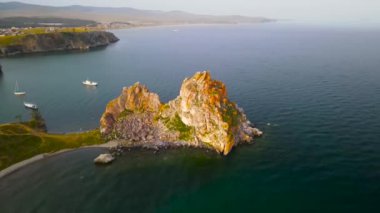 Burhan Burkhan Burnu 'ndaki Şamanka Kayası. Baykal Gölü 'ne bir gezi.