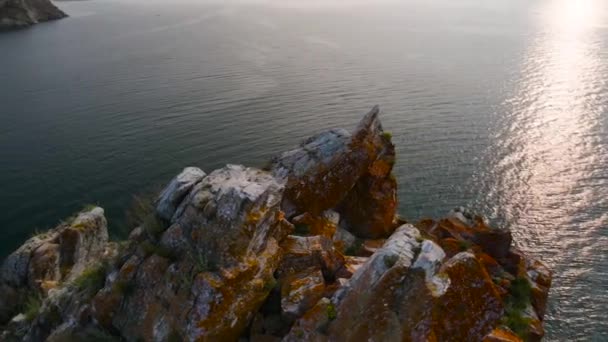 ブルクハン岬のシャマンカ岩 バイカル湖への旅行 — ストック動画