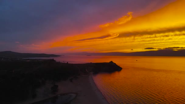 ブルハン岬の日没 バイカル湖への旅行 — ストック動画