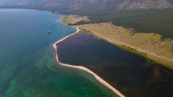 Lago Pitoresco Surkhaytor Nur Separado Lago Baikal Por Cuspo Areia — Vídeo de Stock