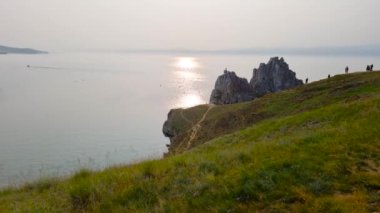 Burhan Burnu 'ndaki Şamanka Kayası. Baykal Gölü 'ne bir gezi.