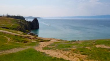 Burhan Burnu 'ndaki Şamanka Kayası. Baykal Gölü 'ne bir gezi.