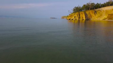 Saraysky sahilinde. Baykal Gölü 'ne bir gezi.