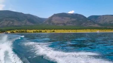  Küçük Deniz Boğazı boyunca tekne gezisi. Baykal Gölü 'ne bir gezi.