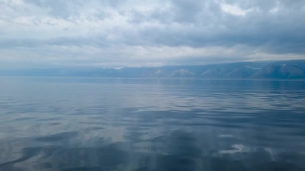 Viagem Barco Longo Estreito Mar Pequeno Uma Viagem Lago Baikal — Vídeo de Stock